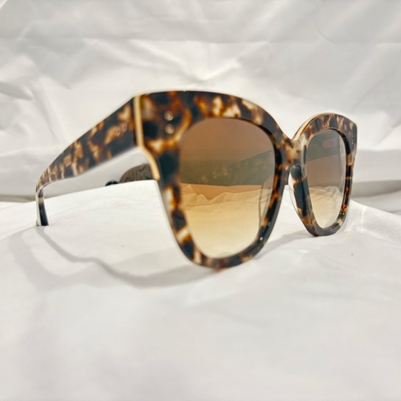 NEW! DITA DAYTRIPPER 22031-C-CMT-GLD; TOURTOISE & GOLD FRAME W/ BROWN GRADIENT L - Picture 3 of 7